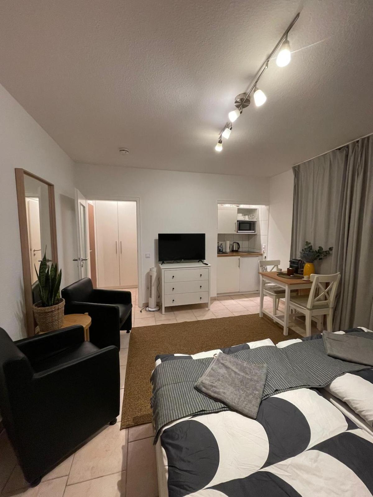 Centrally Located At Station Appartement *